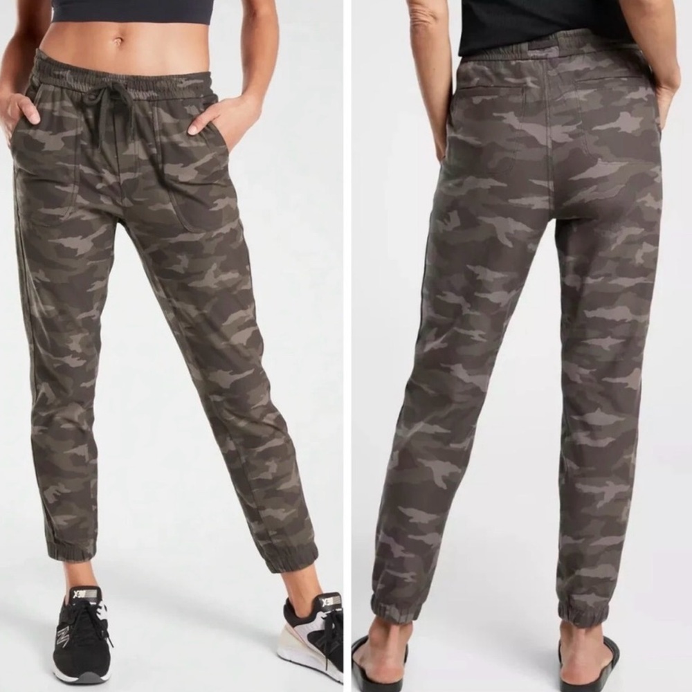 Athleta Camo Farallon Jogger, Women’s Size 4